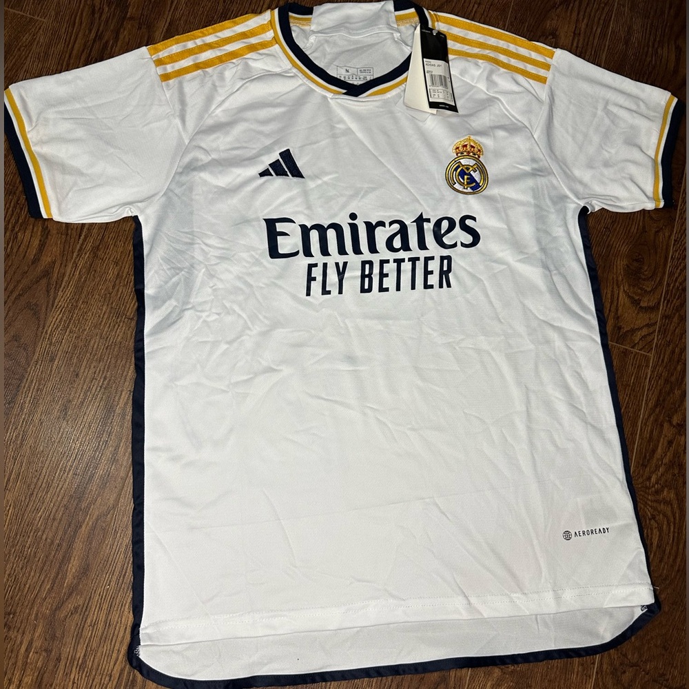 Beautiful Real Madrid Jersey with short Size M, L, available BRAND NEW!